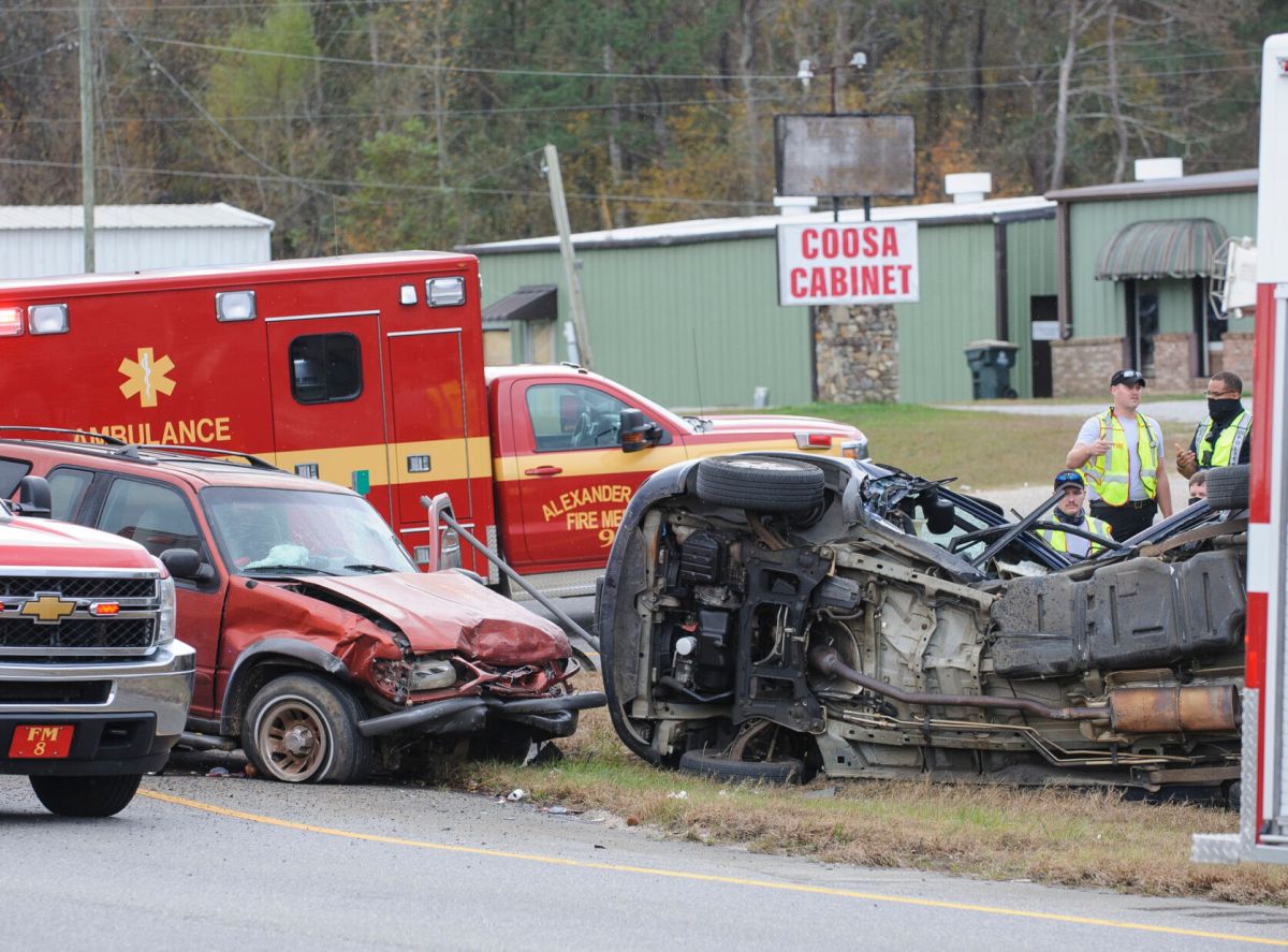 Alexander County crash kills 2; seriously injures woman Alexander city accident reports