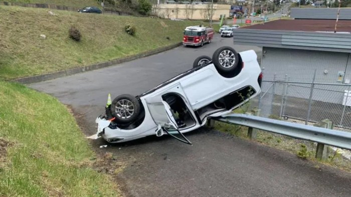 Coos county sheriff deputy car vehicle office kcby patrol oregon seriously highway wednesday crash restart theworldlink Coos county sheriff deputy car vehicle office kcby patrol oregon seriously highway wednesday crash restart theworldlink